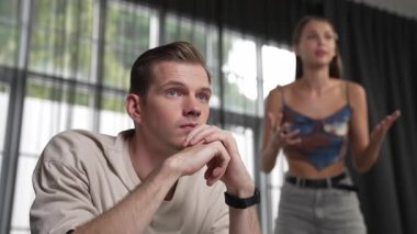 Aile krizi ve çift sorunu, finansal problemden kaynaklanan stresli durum, zihinsel sağlık sorunu, ya da sadakatsizlik. Evlilik hayatındaki hayal kırıklıkları ve hüsranlar depresyona ve boşanmaya yol açıyor. Düzenle