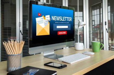 Müşterilerin abone olmak için bilgisayardaki haber belirleme sayfası Sugly Newsletter güncelleme bilgilerini aboneye aktarması