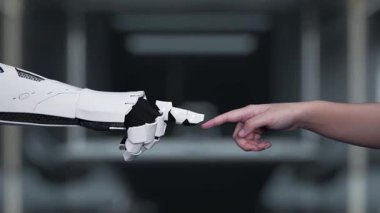 Bu video, modern ofis ortamında küresel iş ölçümlerini ve teknolojiyi vurgulayan bir robot ile bir insan arasındaki gelecekteki işbirliğini gösteriyor. Auvana