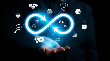 İş adamı sonsuz olasılıkları ve sonsuzluğun özünü benimser, fırsatları keşfetmek için ilham verir. Sonsuzluğun ve olasılıkların birleştiği bir dünyaya dalın ve potansiyel UUID 'yi keşfedin.