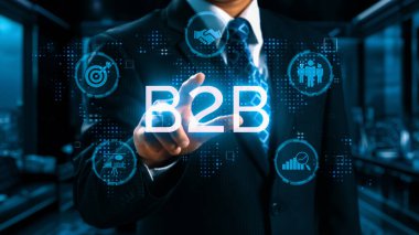 İş adamı B2B peyzajında geziniyor, iş-iş bağlantılarını geliştirmek için kullanım teknolojisi kullanıyor. B2B etkileşimini yeniden şekillendiren keşifler, iş-iş stratejilerinde yenilikleri yönlendiren araçlar. Kullanıcı Kimliği