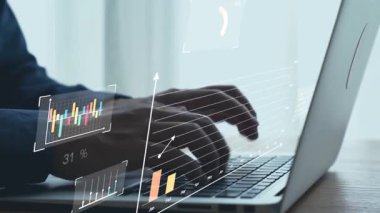 İş adamı iş büyümesi için ölçümleri değerlendirir, genişleme hedefleri koyar. İnovasyon ve strateji 2025 yoluyla sürekli iş büyümesini teşvik etme hakkında görüşler. Kullanıcı Kimliği