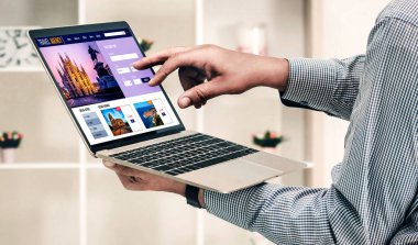 Model arama ve seyahat planlama için internet sitesi uçuş, otel ve tur rezervasyonları için anlaşma ve paket sunuyor