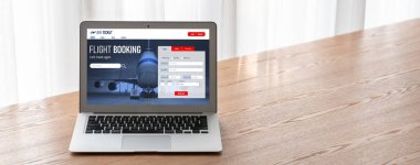 Online uçuş rezervasyon sitesi mod rezervasyon sistemi sağlar. Seyahat teknolojisi kavramı .