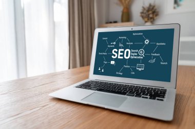 Model e-ticaret için SEO arama motoru optimizasyonu ve bilgisayar ekranında gösterilen çevrimiçi perakende işi