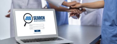 Çalışanların işe alım İnternet ağındaki iş fırsatlarını arayabilmeleri için internet sitesinde arama çalışmaları