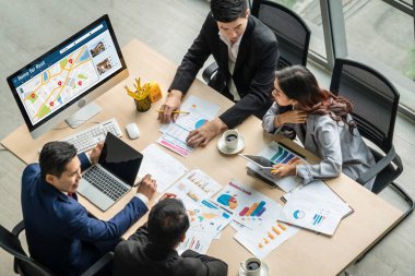 Çevrimiçi gayrimenkul kiralama araştırması bilgisayarda çok rahat. Ev kiralama sitesi çevrimiçi.