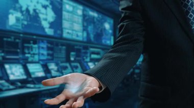 Yapay zeka mühendisliği, büyük veri ve yapay zeka makinesi kavramında yapay zeka beyin işlemcisiyle iş desteği için üretken yapay zeka kullanmayı öğrenen insan etkileşimi. Kullanıcı Kimliği