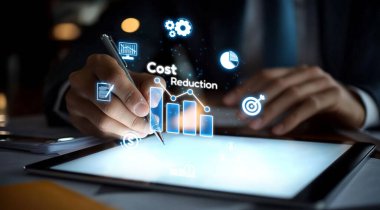 Bir profesyonel dijital araçlar kullanarak maliyet azaltma ve mali planlama, kârı maksimize etmek ve harcamaları etkili bir şekilde yönetmek için iş stratejilerini geliştirmeye odaklanır. XDMCP