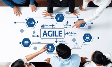 Bu resim modern çalışma ortamında Scrum ve Kanban metodolojilerine odaklanan, Agile proje yönetimi ile ilgilenen işbirlikçi bir ekibi gösteriyor. Dostluk