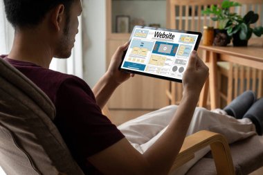 Web sitesi tasarım yazılımı çevrimiçi perakende ticaret ve e-ticaret için rahat bir şablon sağlar