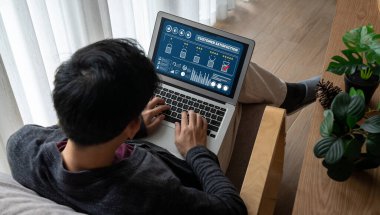 Pazarlama stratejisi planlaması için modem yazılım bilgisayarında müşteri memnuniyeti ve değerlendirme analizi