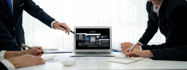 Yapay zeka teknolojisini çalıştırmak için komut mühendisi ve kullanıcı kolaylığı için üretici yapay zeka yardımcı araçları insanların yapay zeka hareketini teşvik ederek üretken yapay zeka fonksiyonları ile çalışmasına yardımcı olur