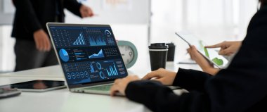 İş veri paneli, pazarlama stratejisi planlaması için iş zekası analizi sunar. Müşteri taleplerini analiz etmek ve iş dünyasının geleceğini önceden görmek için büyük veriler sunulur.