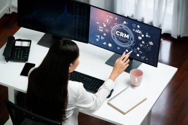 CRM işletme ve işletme için canlı bilgisayarda müşteri ilişkileri yönetim sistemi