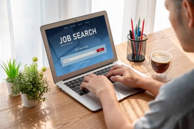 Çalışanların işe alım İnternet ağındaki iş fırsatlarını araması için mod web sitesinde online iş araması