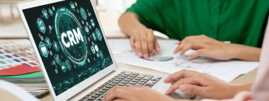 CRM işletme ve işletme için canlı bilgisayarda müşteri ilişkileri yönetim sistemi