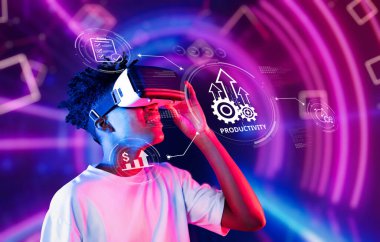 Genç bir insan üretkenliği ve büyümeyi sembolize eden canlı grafiklerle çevrili sanal gerçekliği coşkuyla keşfediyor, modern teknolojinin bağlılık üzerindeki etkisini vurguluyor. XDMCP