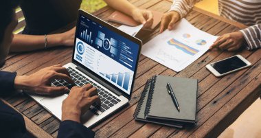 İş veri paneli, pazarlama stratejisi planlaması için iş zekası analizi sunar. Müşteri taleplerini analiz etmek ve iş dünyasının geleceğini önceden görmek için büyük veriler sunulur.