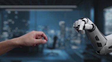 Gelişmiş teknoloji ve veri görselleştirmesi yoluyla pazarlama stratejisinin evrimini sembolize eden, insan eliyle robot kol arasındaki etkileşimi gösteren büyüleyici bir sahne. Auvana