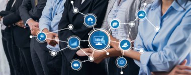 Veri analizi ve iş büyüme stratejilerinin simgeleriyle çevrili modern bir ofis ortamında takım çalışmasını temsil eden bir grup profesyonel. Dostluk