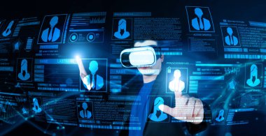 Güvenlik sistemine girerken takım elbise ve sanal gerçeklik gözlüğü takıyor. Global ağa bağlanan ve kimliğini doğrulayan bir iş adamı. Yapay zeka. Teknoloji yeniliği. Yaratıcılık.