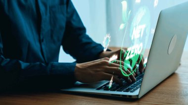 Dizüstü bilgisayar kullanıcısı Sanal Grafik Vurgulama Ağı Sıfır Girişimi ve Çevresel Farkındalık ile Sürdürülebilir Uygulamalara Başlıyor. Dörtgen.