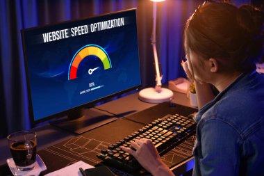 Web sitesi yükleme hızını hesaplayan bilgisayar yazılımı. Web sitesi yükleme hızının artırılması kavramı.