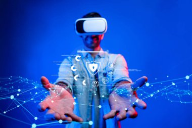 İş adamı siber güvenliğin özünü keşfeder. Siber koruma yöntemlerini, siber tehditleri derinlemesine araştır ve siber güvenlik duruşunu destekle. Siber Güvenlik Çağı FaaS 'ında yol almak için gerekli.