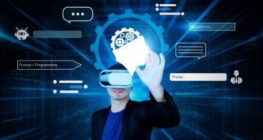 Yapay zeka planlama planını kullanırken takım elbise ve sanal gerçeklik gözlüğü takan zeki bir işadamı. Proje yöneticisi, parlayan holograma işaret ederken artırılmış gerçeklik gözlüğü kullanarak veri üretiyor. Yaratıcılık.