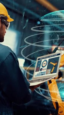 Akıllı endüstri robotu dijital fabrika teknolojisi için modernizasyonu silahlandırıyor. Sanayi 4.0 veya 4. endüstriyel devrim ve IOT yazılım denetim işlemleri otomasyon üretim süreci kavramı .
