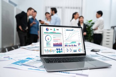 İş veri paneli pazarlama stratejisi planlaması için canlı iş zekası analizi sağlar