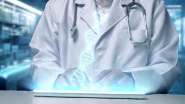 Hastanede üzerinde DNA hologramı olan klavyeyi daktilo eden tıbbi işçilere yaklaş. Tıbbi araştırma teknolojisindeki genetik semptomlarla ilgili tıbbi verileri araştırıp analiz eden yetenekli bir doktor. İyileştirici.