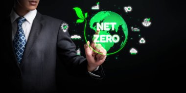 Sürdürülebilirlik simgeleriyle çevrili dijital küre, karbon emisyonlarını azaltma ve çevresel dengeyi sağlama amacını temsil etmektedir