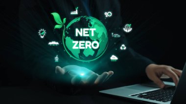 Ağ Sıfır etiketli parlayan bir küreyi tutan dinamik bir görsel gelecek için sürdürülebilirlik ve yenilikçi iklim çözümlerine olan bağlılığı sembolize ediyor. Dörtgen