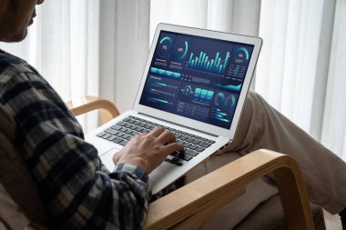 İş veri paneli, pazarlama stratejisi planlaması için iş zekası analizi sunar. Müşteri taleplerini analiz etmek ve iş dünyasının geleceğini önceden görmek için büyük veriler sunulur.