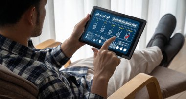 Pazarlama stratejisi planlaması için modem yazılım bilgisayarında müşteri memnuniyeti ve değerlendirme analizi