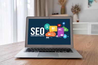 Model e-ticaret için SEO arama motoru optimizasyonu ve bilgisayar ekranında gösterilen çevrimiçi perakende işi