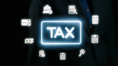 Çeşitli finansal simgelerle çevrili aydınlatılmış 