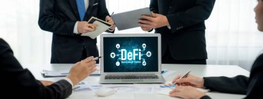 Merkezi olmayan finans ya da bilgisayar ekranında DeFi konsepti. Defi sistemi yeni yatırım ve tasarruf seçenekleri sunuyor .