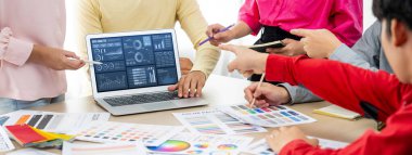 İş veri paneli, pazarlama stratejisi planlaması için iş zekası analizi sunar. Müşteri taleplerini analiz etmek ve iş dünyasının geleceğini önceden görmek için büyük veriler sunulur.