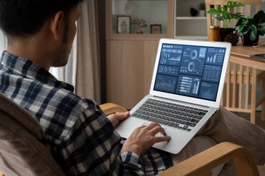 İş veri paneli, pazarlama stratejisi planlaması için iş zekası analizi sunar. Müşteri taleplerini analiz etmek ve iş dünyasının geleceğini önceden görmek için büyük veriler sunulur.