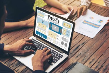 Web sitesi tasarım yazılımı çevrimiçi perakende ticaret ve e-ticaret için rahat bir şablon sağlar