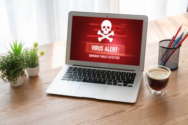 Bilgisayar ekranındaki virüs uyarısı mobil siber tehdit, hacker, bilgisayar virüsü ve kötü amaçlı yazılım tespit edildi