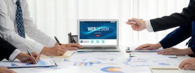 Web sitesi tasarım yazılımı çevrimiçi perakende ticaret ve e-ticaret için canlı şablon sağlıyor