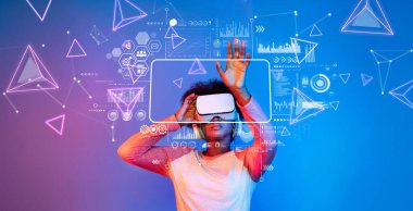 Sanal gerçeklik yoluyla iş stratejisinin ve analizlerin füzyonunu keşfedin. Bu resim, kullanıcı katılımını ve veri analizini geliştiren yenilikçi pazarlama tekniklerini göstermektedir. XDMCP