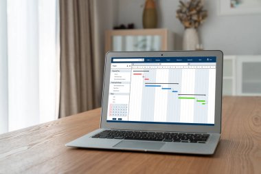 Ekip projesinin zaman çizelgesini gösteren bilgisayar ekranında, modern iş projesi yönetimi için proje planlama yazılımı