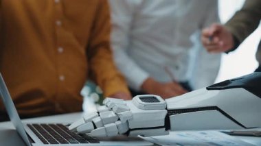 Piyasa eğilimlerinin değerlendirilmesi ve rafine edilmesinde iş danışmanlarını destekleyen yapay zekanın verimliliğini vurgulayan yapay zeka destekçisi. Noogenesis Yapay Zeka