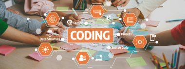 Canlı bir kodlama atölyesi, takım çalışması, beyin fırtınası ve planlama yapan bir grubu gösteriyor. Renkli yapışkan notlar ve eller işbirliği ve yaratıcılığı gösteriyor. Dostluk