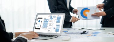 Hareketli mobil uygulama ve web sitesi için UX UI tasarım süreci. Profesyonel uygulama geliştiricisi için kablo grafiğinin yaratıcı prototipi .